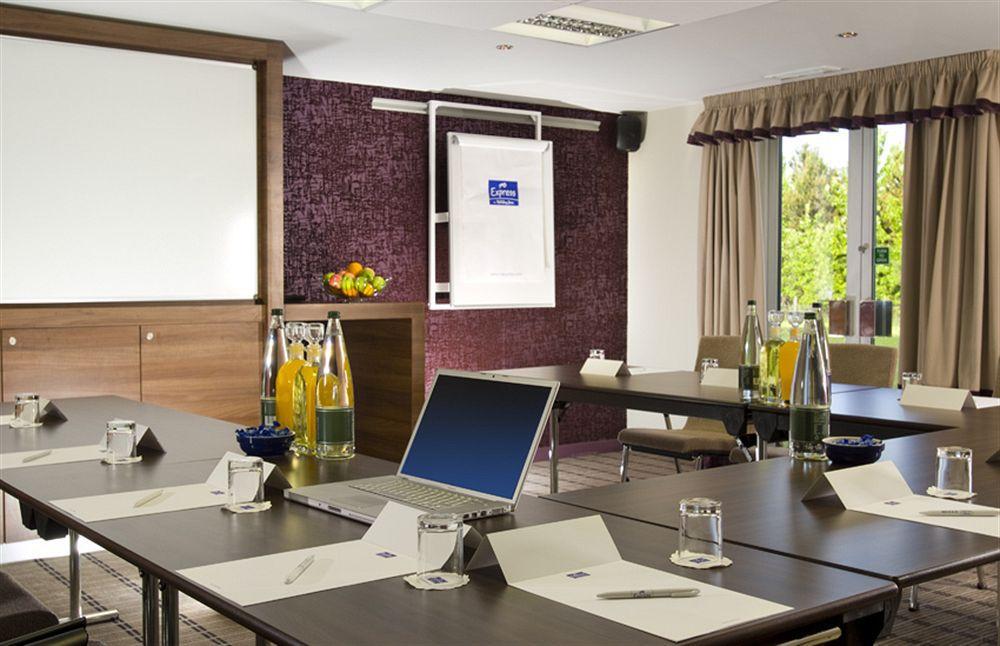 Holiday Inn Express Stirling By Ihg Εξωτερικό φωτογραφία
